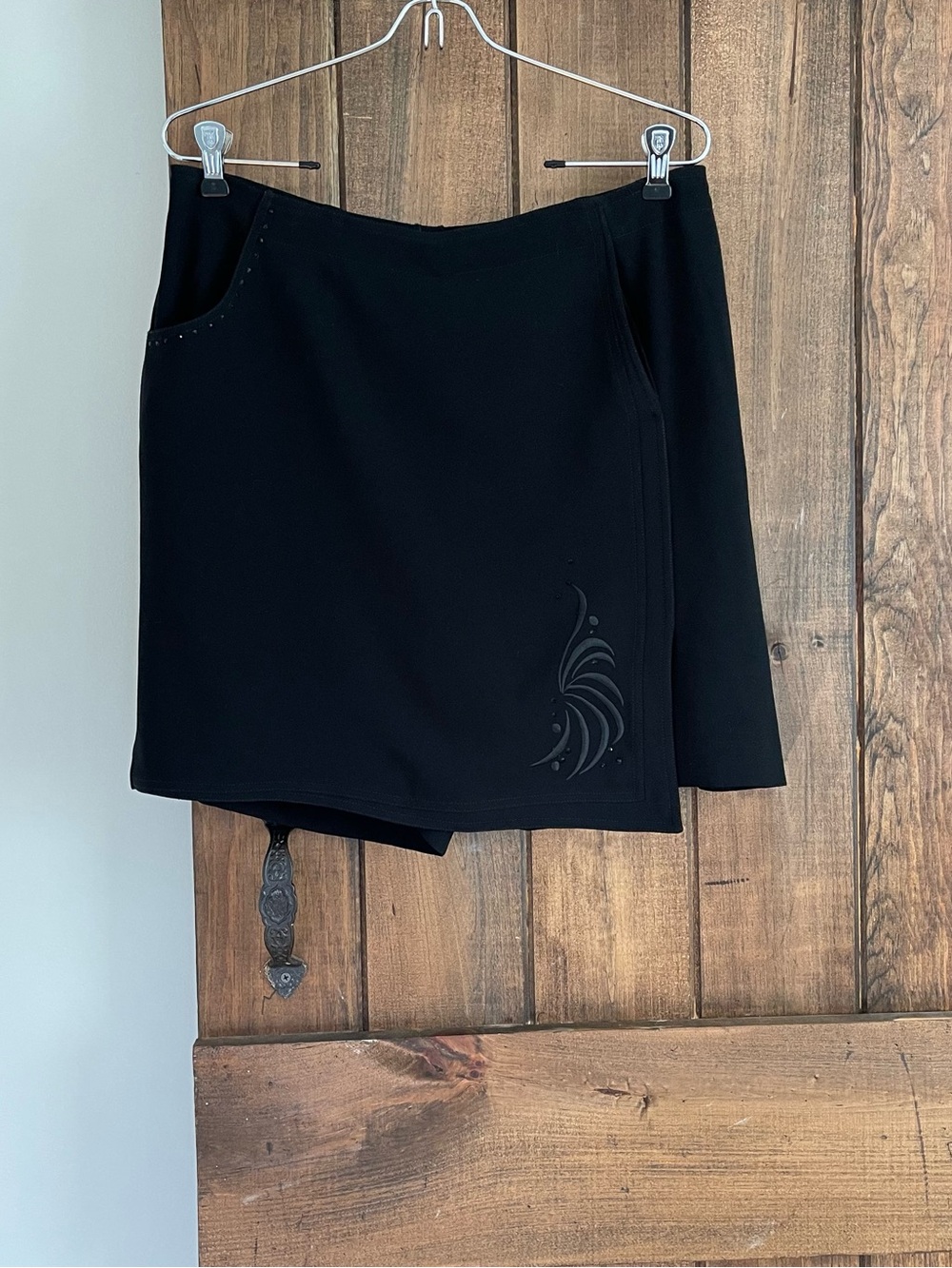 Vintage 90's Y2K Jamie Sadock Black Studded Embroidered Swirl Skort Skirt 10